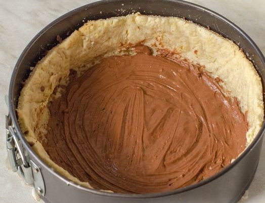 Песочный пирог с творогом и шоколадом